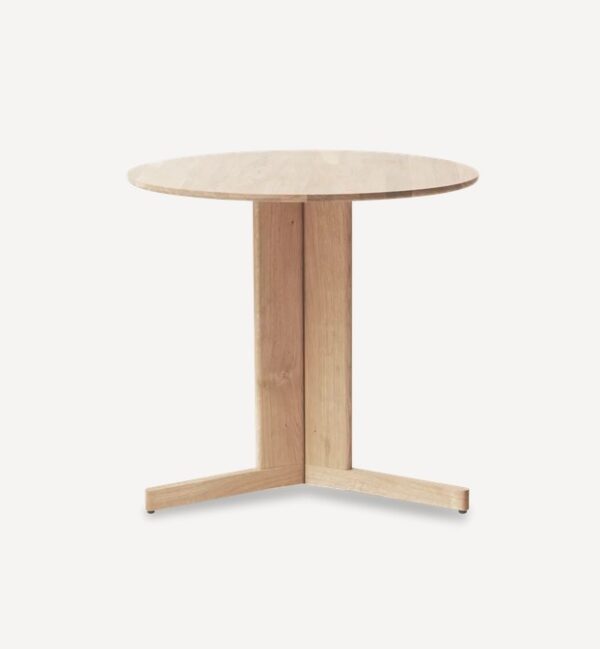 Trefoil table ronde, chêne fumé blanchi